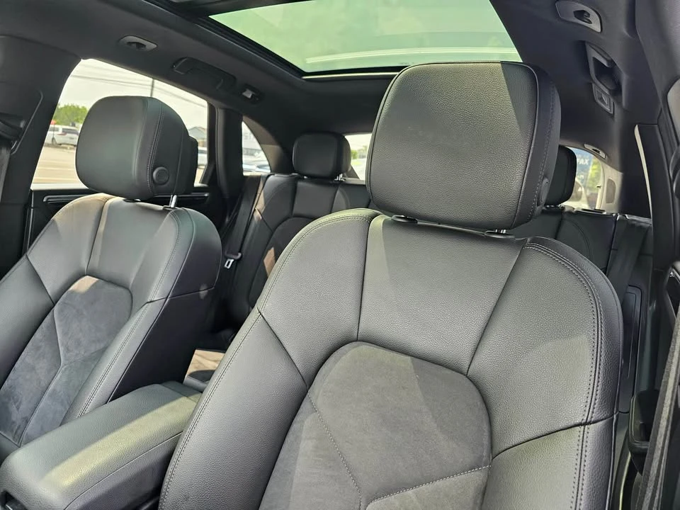 2021 Porsche Macan - Image 13 of 20