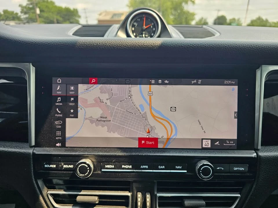 2021 Porsche Macan - Image 18 of 20