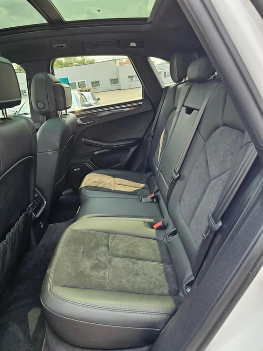 2021 Porsche Macan - Image 15 of 20