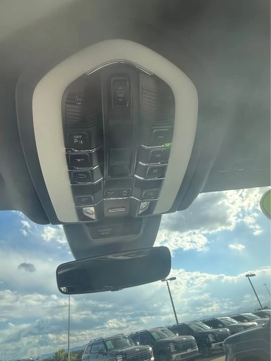 2021 Porsche Macan - Image 11 of 11