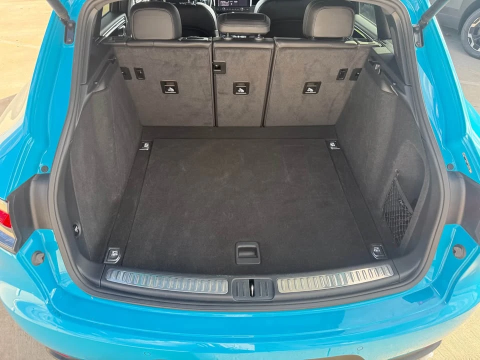 2021 Porsche Macan - Image 8 of 11