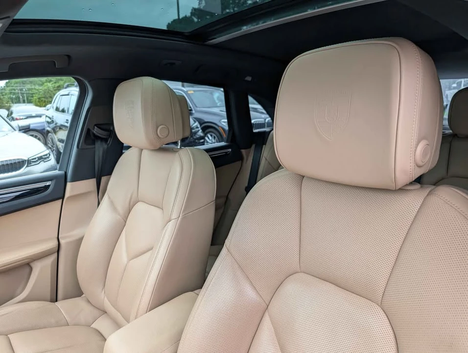 2021 Porsche Macan - Image 14 of 19