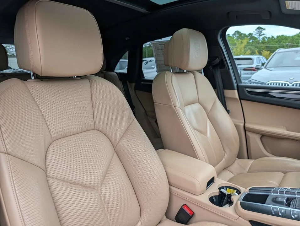 2021 Porsche Macan - Image 10 of 19