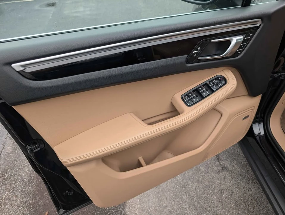 2021 Porsche Macan - Image 11 of 19