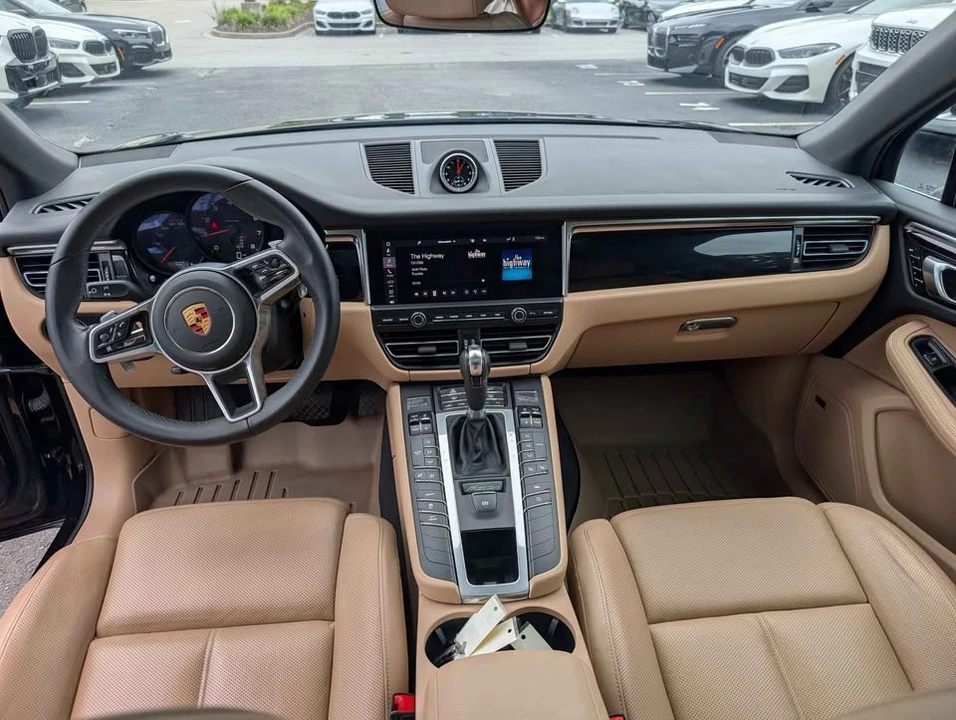 2021 Porsche Macan - Image 17 of 19