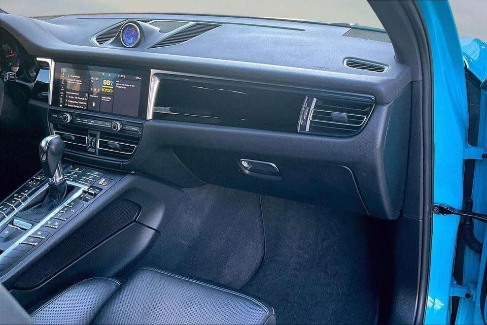 2021 Porsche Macan - Image 18 of 20