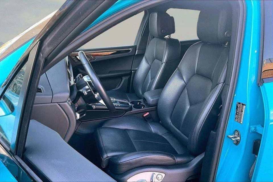 2021 Porsche Macan - Image 17 of 20