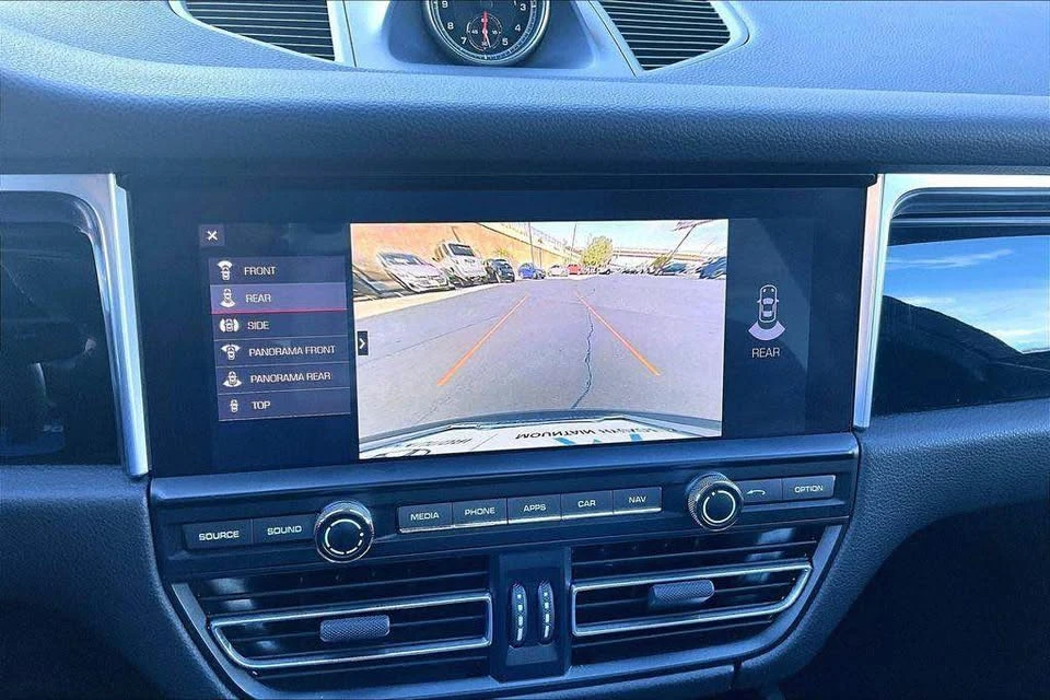 2021 Porsche Macan - Image 14 of 20