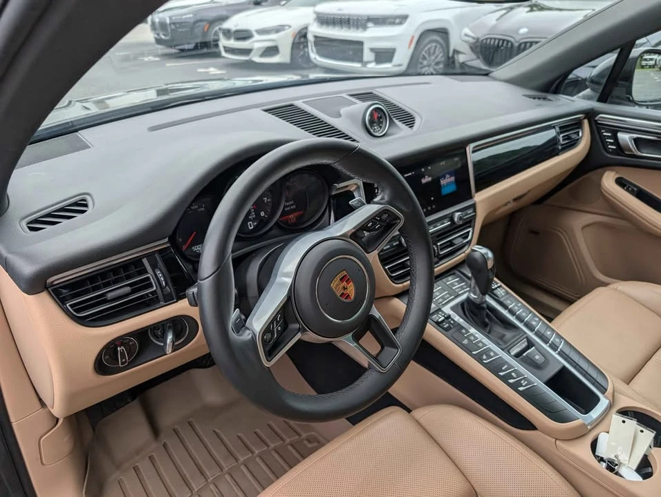 2021 Porsche Macan - Image 12 of 19