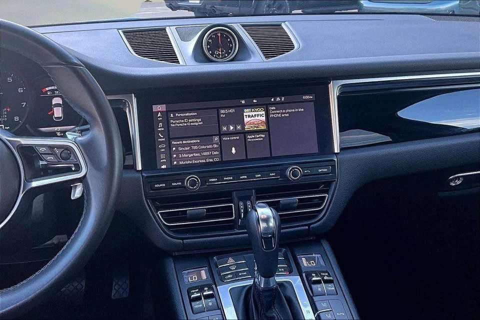 2021 Porsche Macan - Image 15 of 20