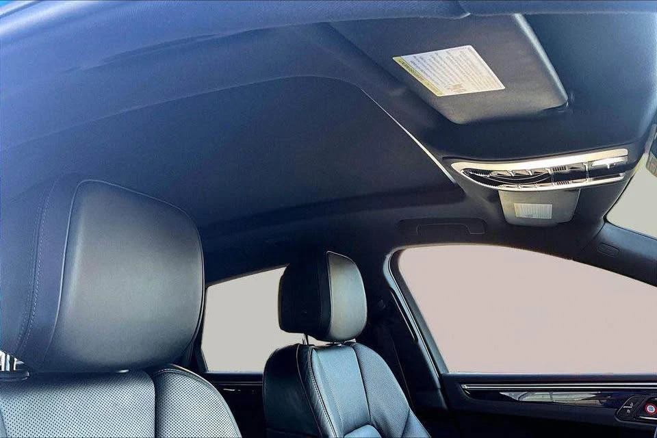 2021 Porsche Macan - Image 10 of 20