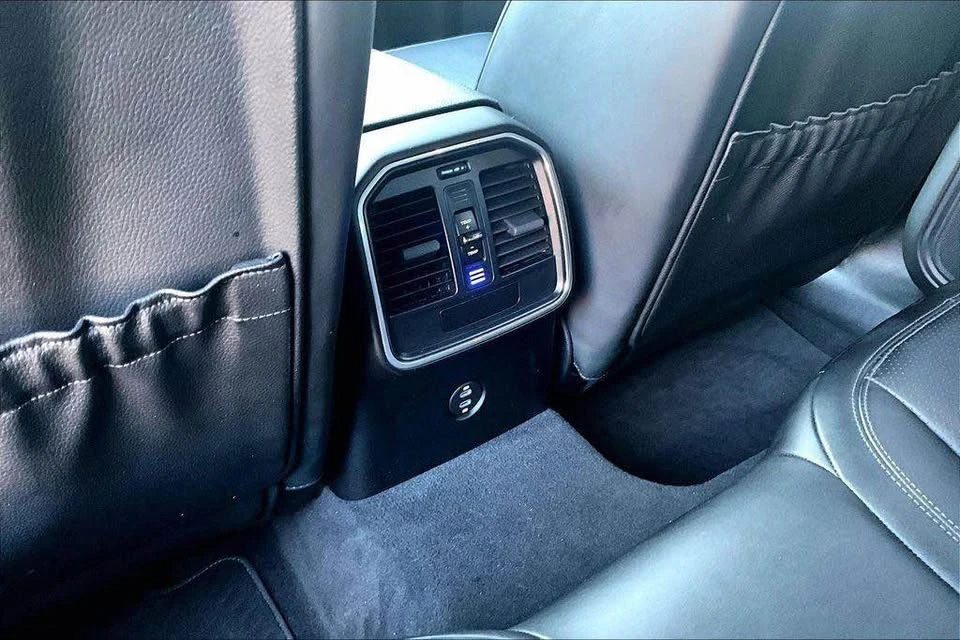 2021 Porsche Macan - Image 11 of 20