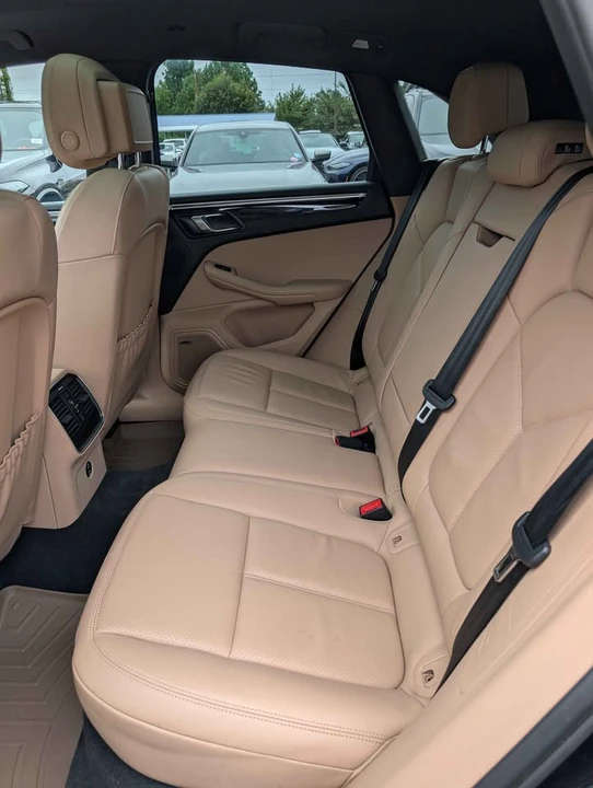 2021 Porsche Macan - Image 16 of 19