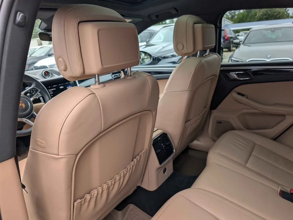 2021 Porsche Macan - Image 15 of 19