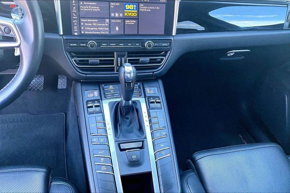 2021 Porsche Macan - Image 12 of 20