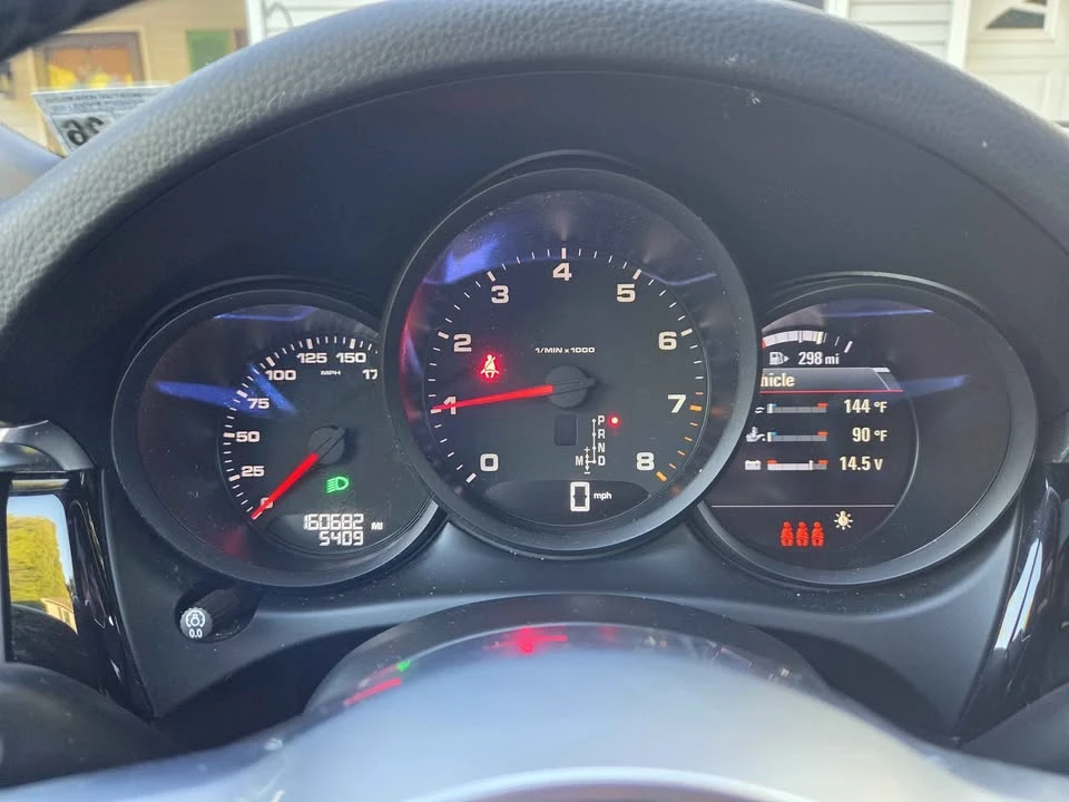 2021 Porsche Macan - Image 5 of 9