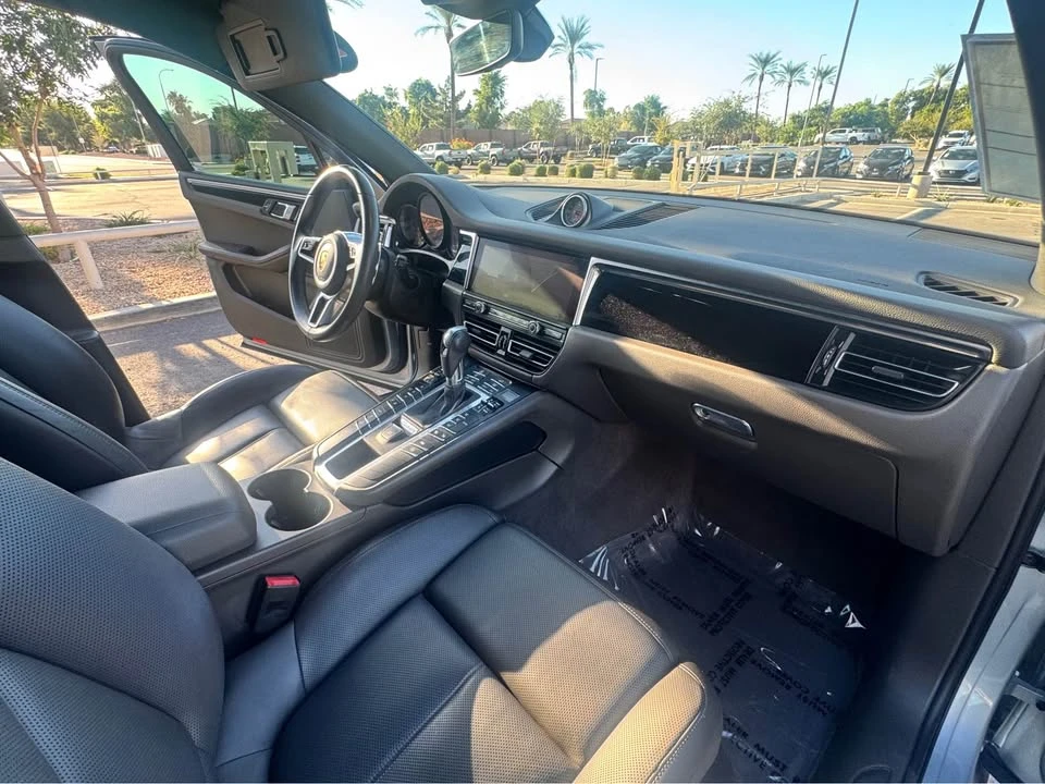 2021 Porsche Macan - Image 12 of 13