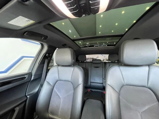 2021 Porsche Macan - Image 16 of 31