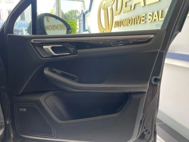 2021 Porsche Macan - Image 25 of 31
