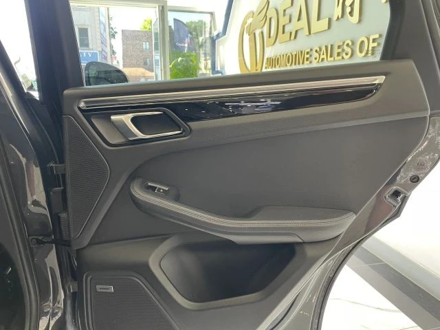 2021 Porsche Macan - Image 21 of 31