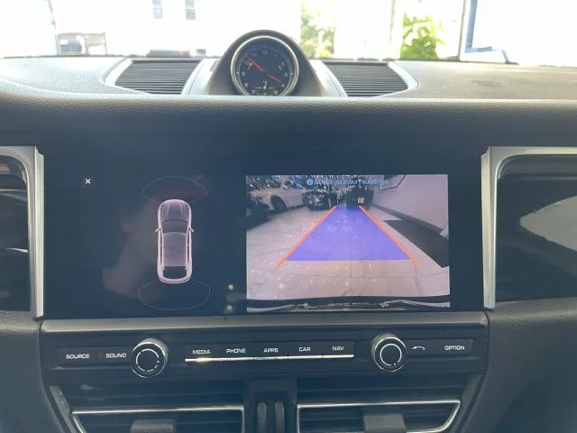 2021 Porsche Macan - Image 15 of 31