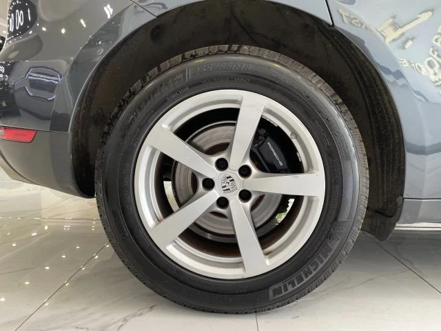 2021 Porsche Macan - Image 27 of 31