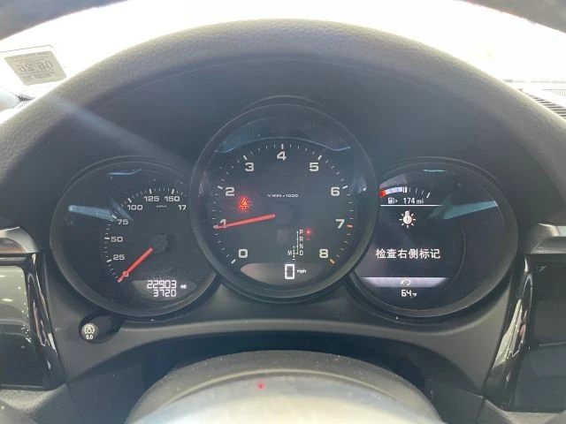 2021 Porsche Macan - Image 13 of 31