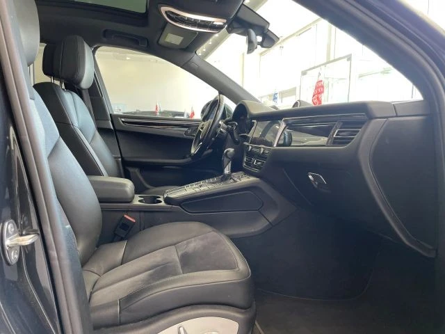 2021 Porsche Macan - Image 26 of 31