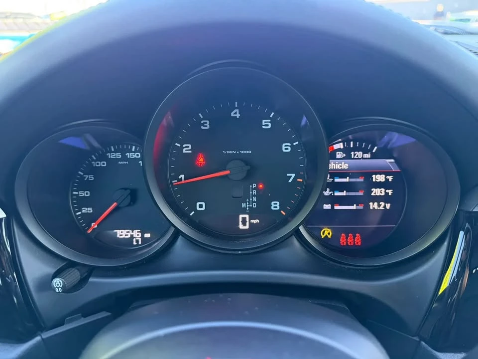 2021 Porsche Macan - Image 12 of 17