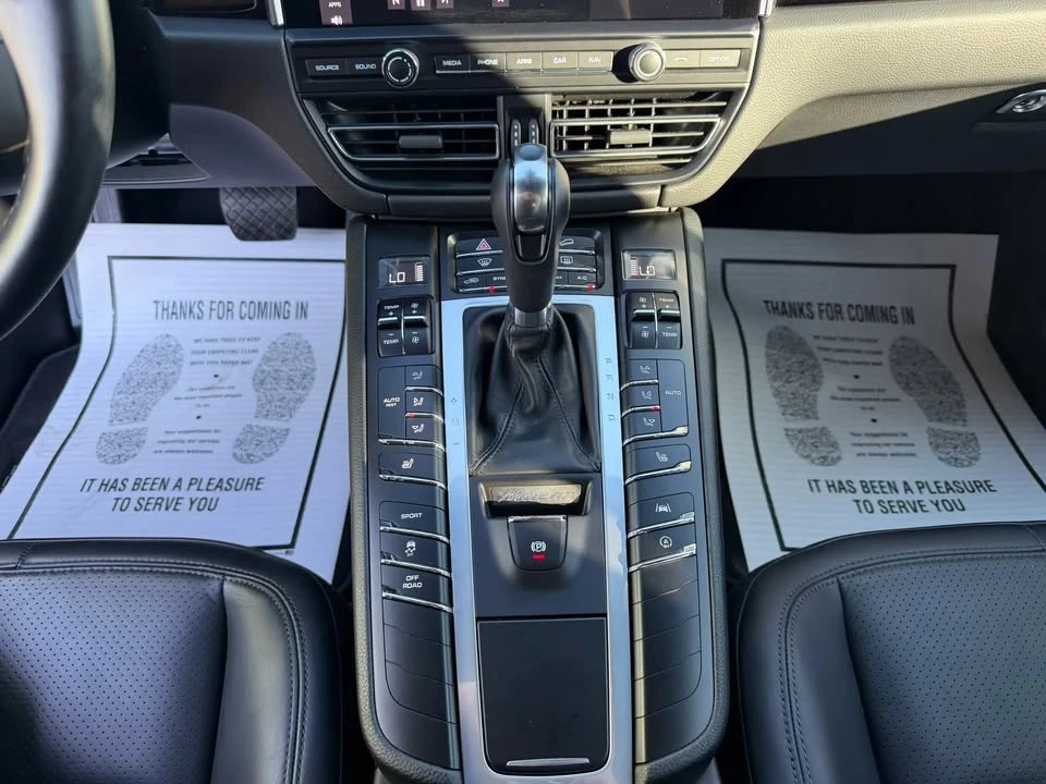 2021 Porsche Macan - Image 14 of 17