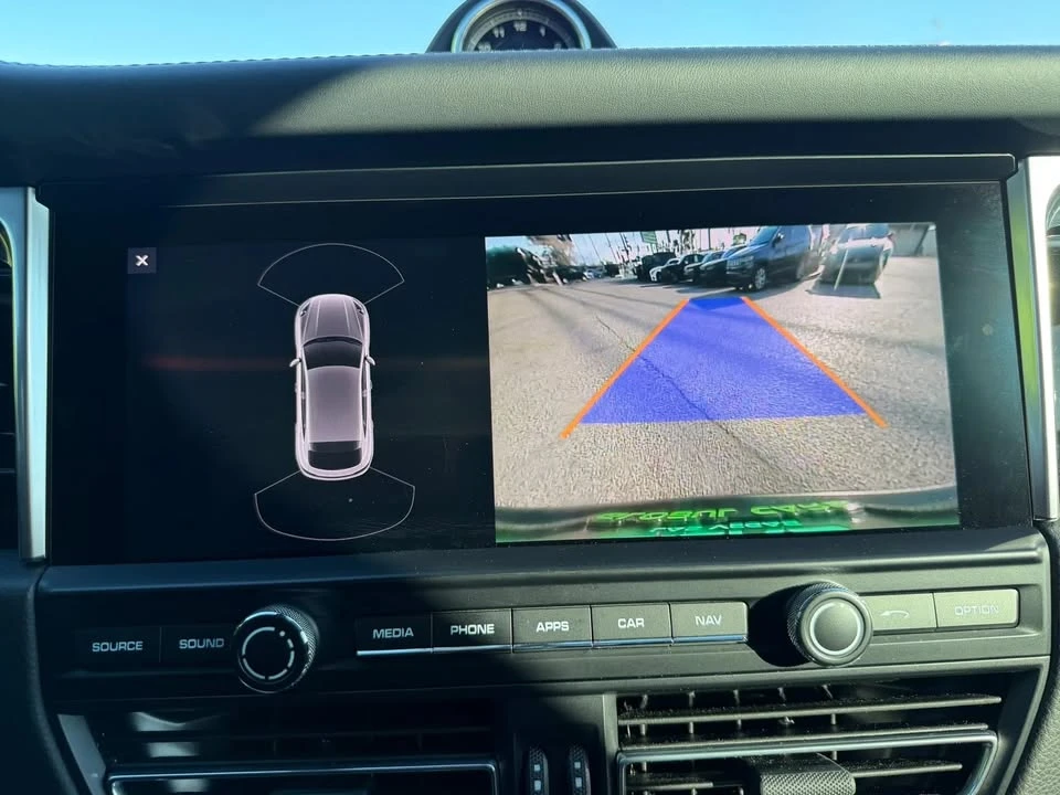 2021 Porsche Macan - Image 13 of 17