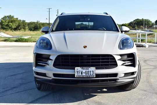 2021 Porsche Macan Sport Utility 4D