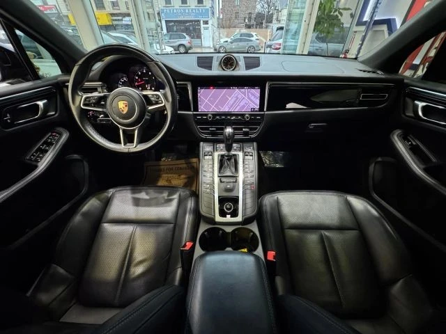 2021 Porsche Macan - Image 28 of 31