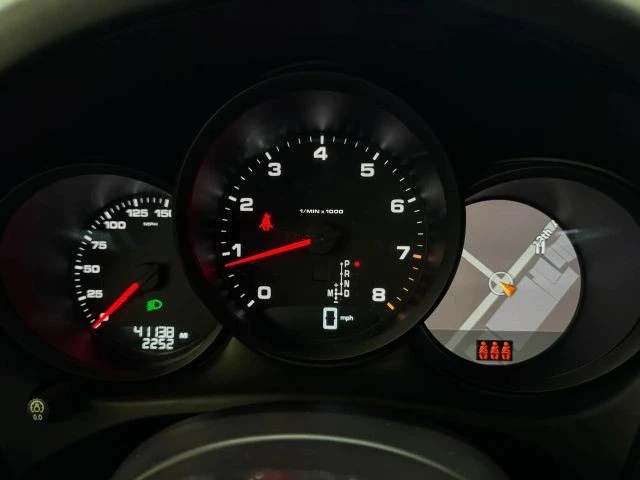 2021 Porsche Macan - Image 16 of 31