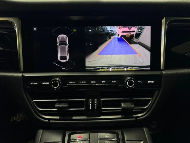 2021 Porsche Macan - Image 18 of 31