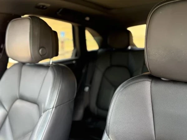 2021 Porsche Macan - Image 17 of 18