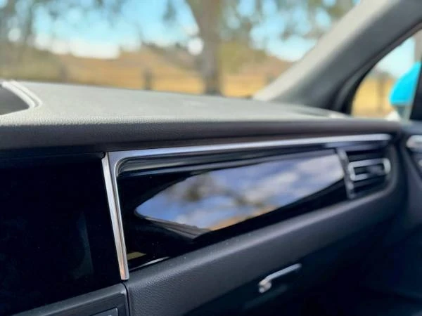2021 Porsche Macan - Image 16 of 18