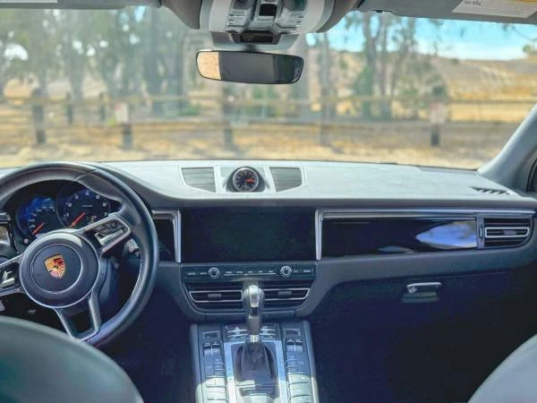 2021 Porsche Macan - Image 15 of 18