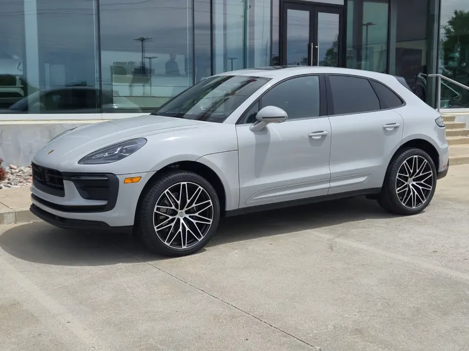 2021 Porsche Macan Turbo - Image 9 of 12