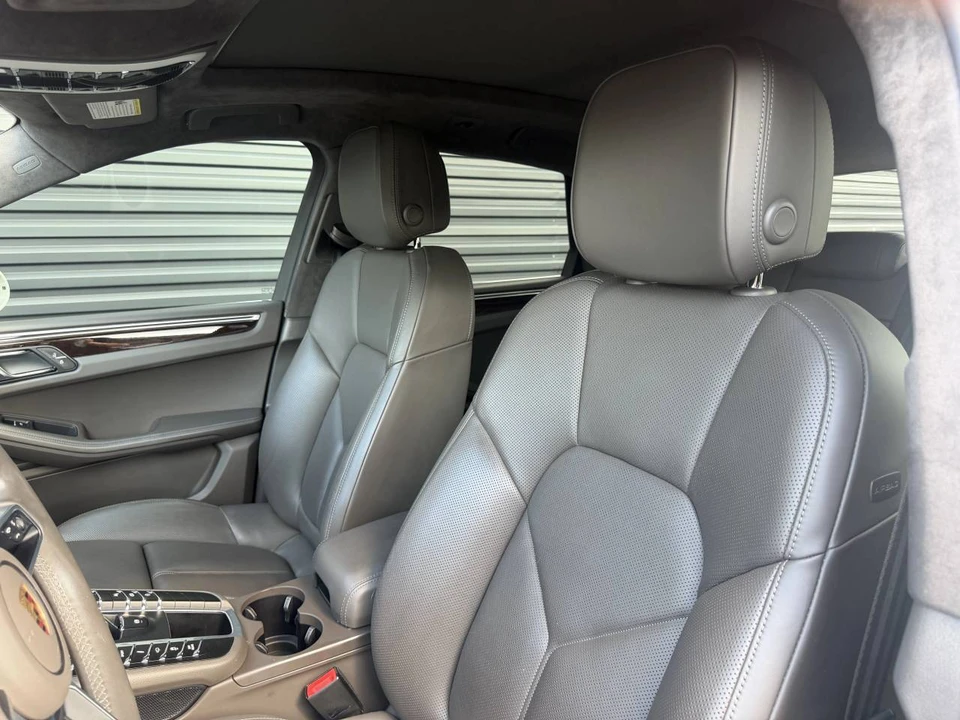 2021 Porsche Macan Turbo - Image 4 of 5