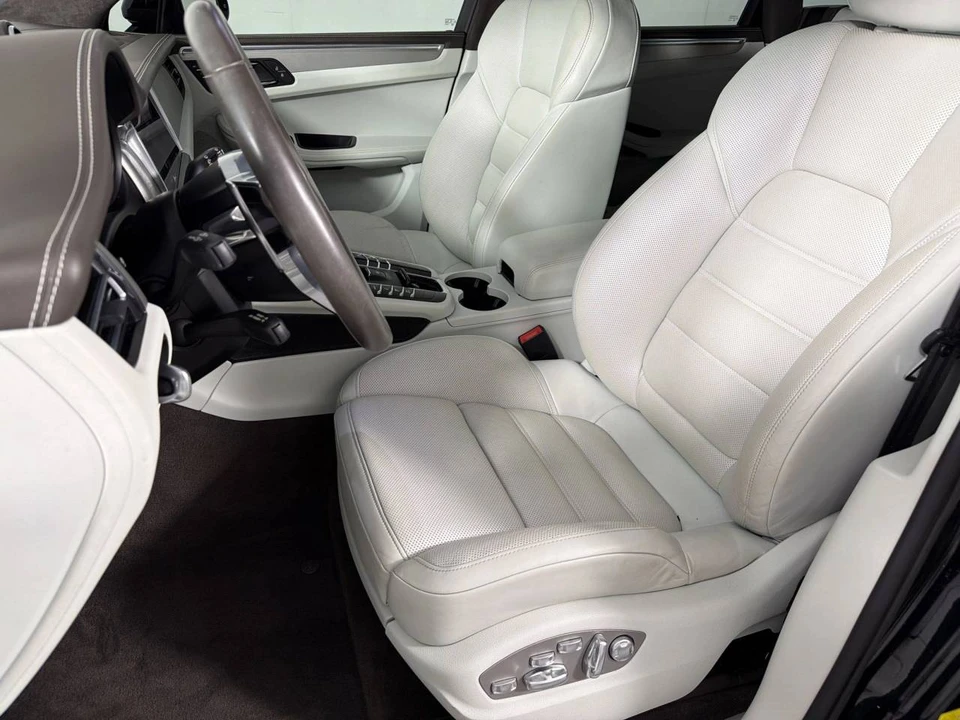 2021 Porsche Macan Turbo - Image 5 of 5