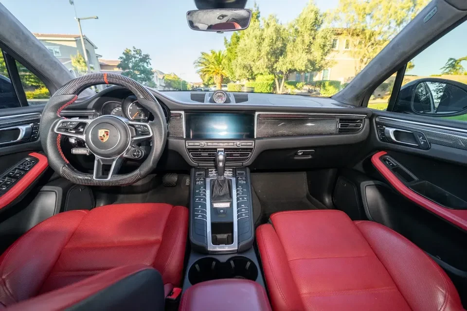 2021 Porsche Macan Turbo - Image 4 of 5
