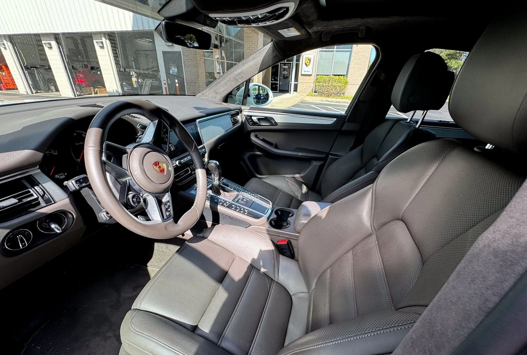 2021 Porsche Macan Turbo - Image 3 of 4