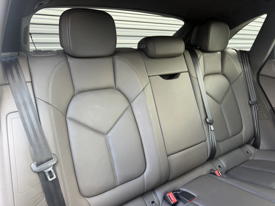 2021 Porsche Macan Turbo - Image 14 of 31