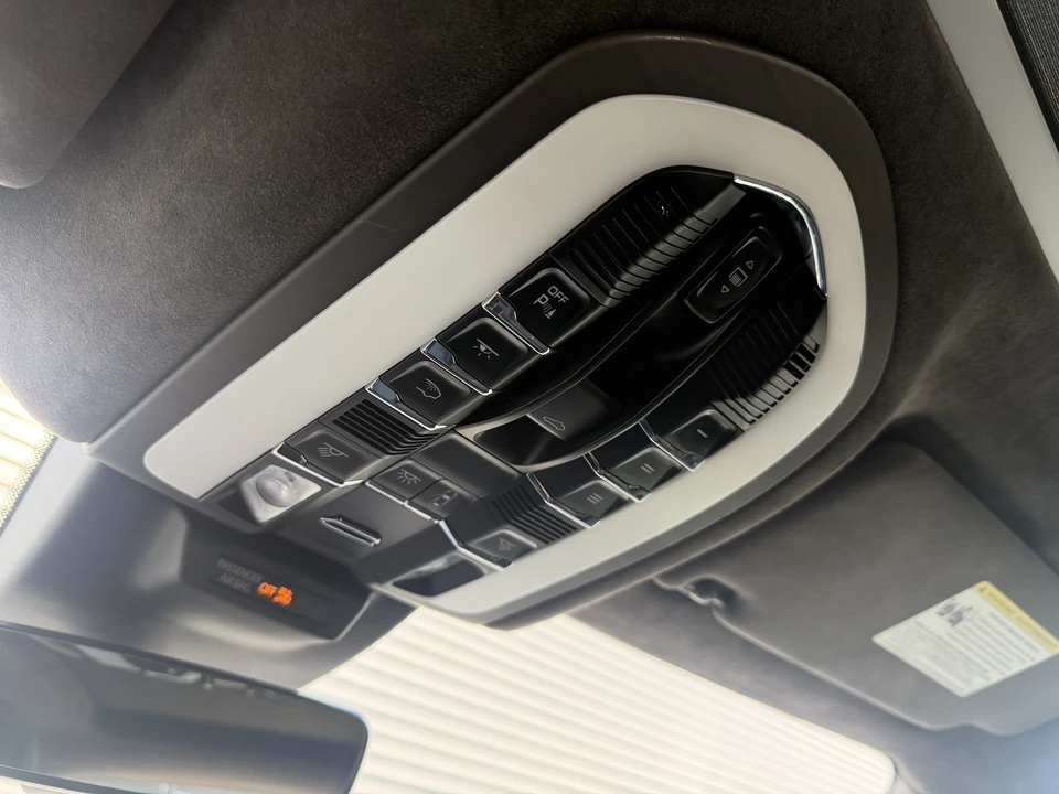 2021 Porsche Macan Turbo - Image 30 of 31