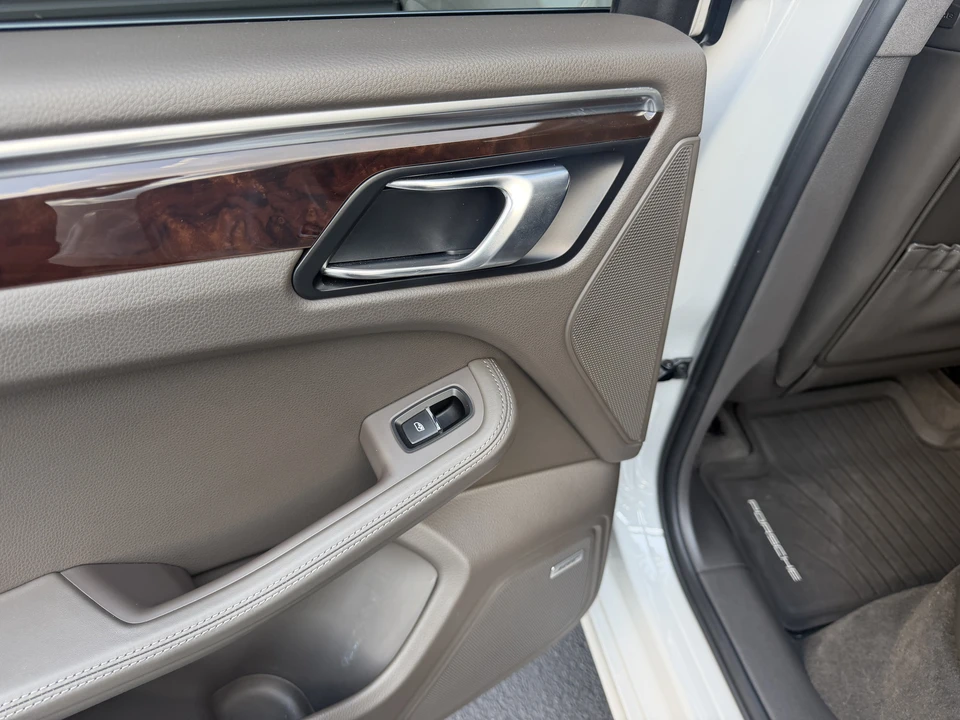 2021 Porsche Macan Turbo - Image 22 of 31