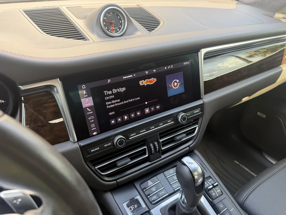 2021 Porsche Macan Turbo - Image 28 of 31