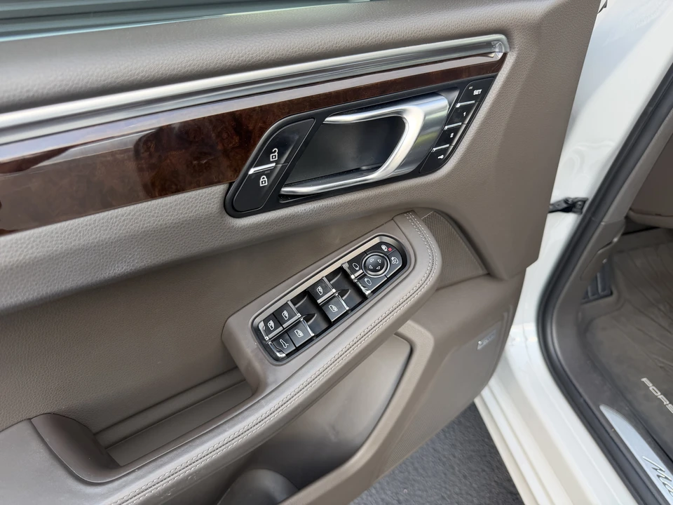 2021 Porsche Macan Turbo - Image 19 of 31