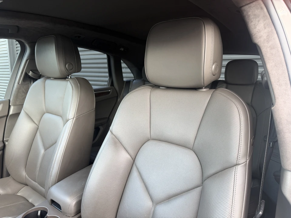 2021 Porsche Macan Turbo - Image 10 of 31