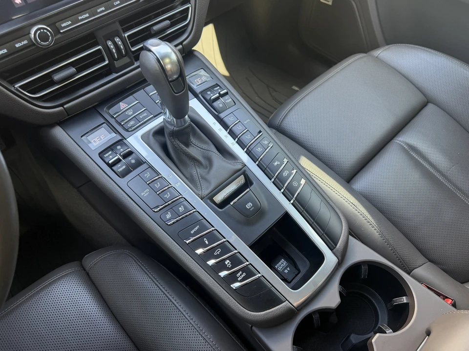 2021 Porsche Macan Turbo - Image 29 of 31